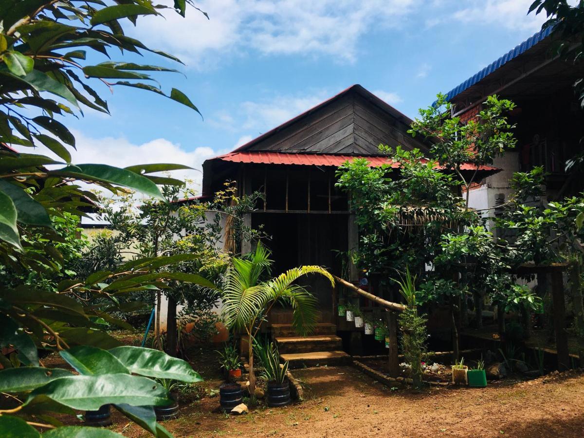 Ratanakiri Farmhouse & Trekking Banlung Exteriör bild